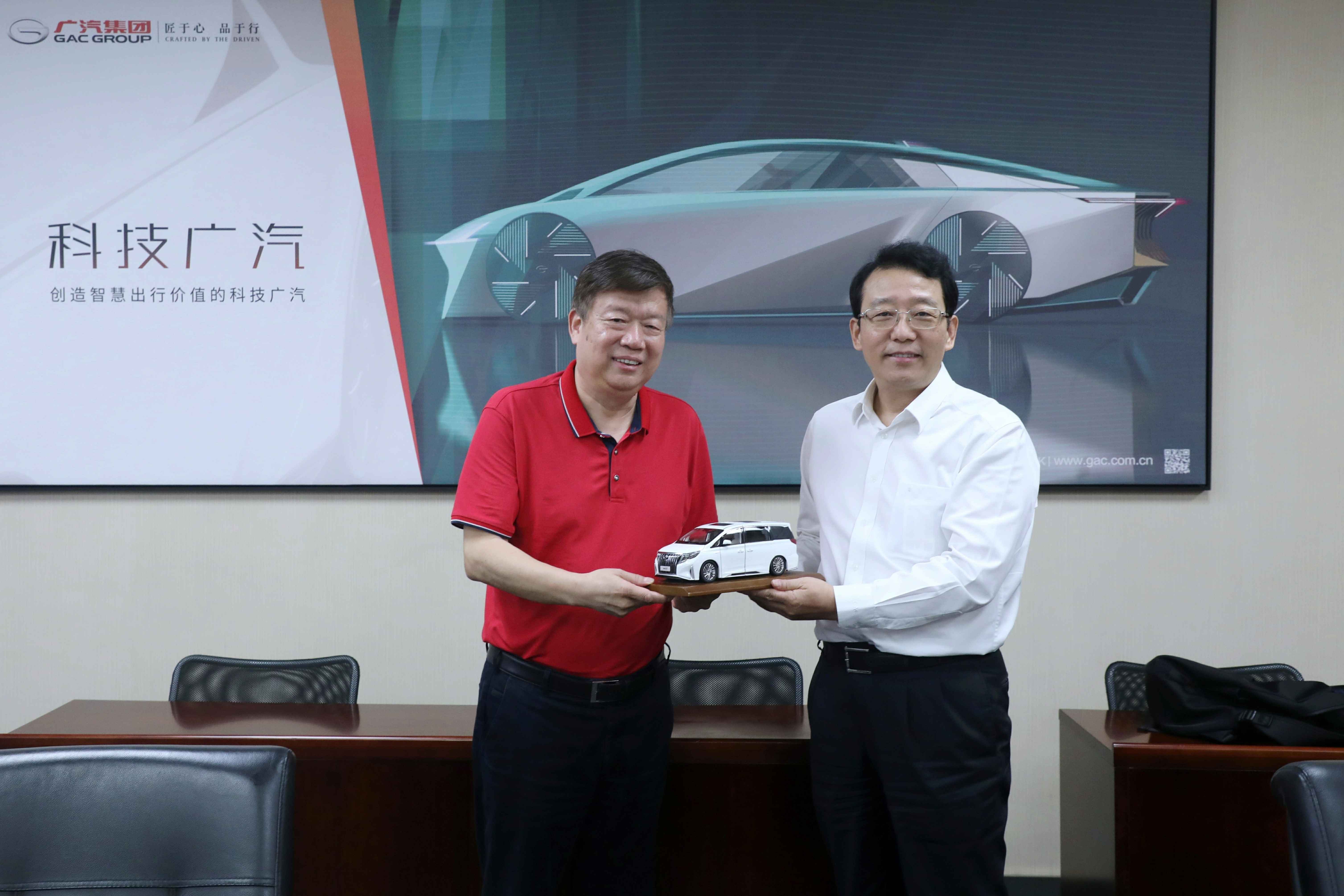 车模合照.jpg 车模合照.jpg